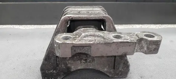 Opel Vectra C Engine mounting bracket 9156946