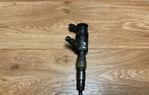 Peugeot Partner Fuel injector 0445110340