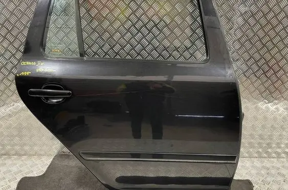 Skoda Octavia Mk2 (1Z) Rear door 