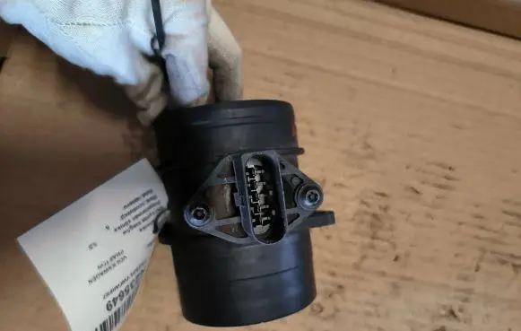 Volkswagen Touareg I Mass air flow meter 074906461B 0281002461