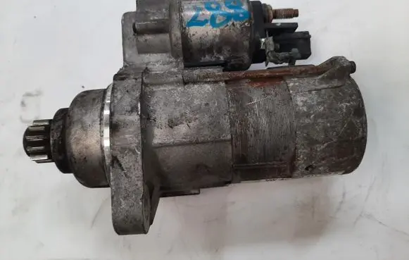 Volkswagen Golf V Starter motor 02M911023N