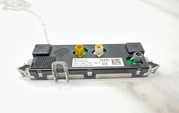 Audi A5 8T 8F Aerial antenna amplifier 7617310180 8T0035225AA