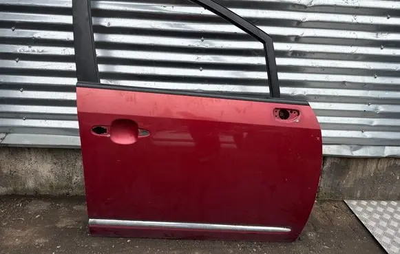 KIA Carens II Front door