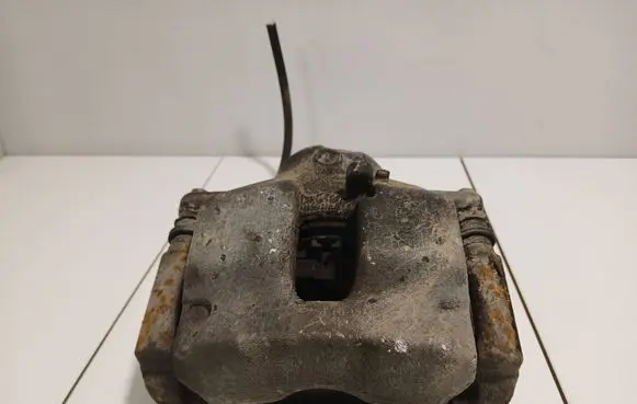 Mercedes-Benz C W204 Front brake caliper