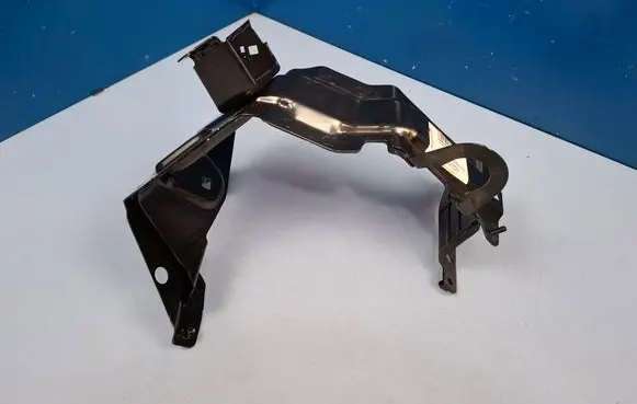 Audi Q8 Fender mounting bracket 4M8821132C