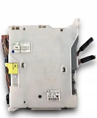 Lexus IS 220D-250-350 Fuse module 8273053022