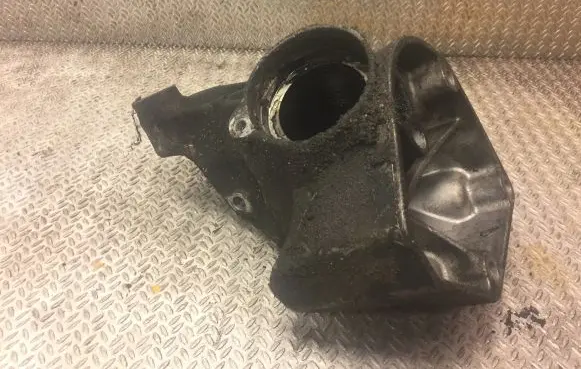 Mercedes-Benz E W211 Engine mounting bracket 6462230504 A6462230504