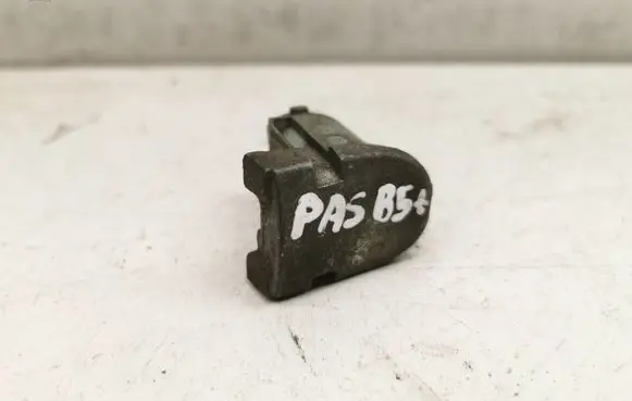 Volkswagen PASSAT B5.5 Front door handle cover 3B4839167