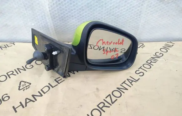 Chevrolet Spark Manual wing mirror E4023136