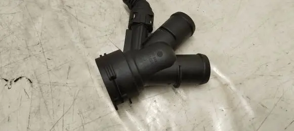 Volvo XC90 Engine coolant pipe/hose