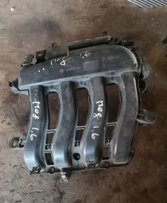 Renault Megane III Intake manifold 8200647713