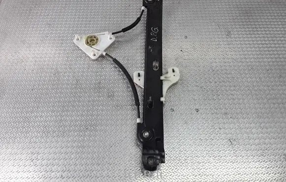 Rear door manual window regulator