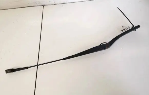 Volvo V50 Front wiper blade arm 30698249