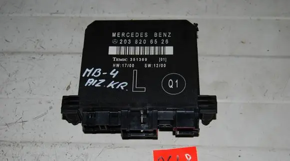 Mercedes-Benz C W203 Door control unit/module 2038206526