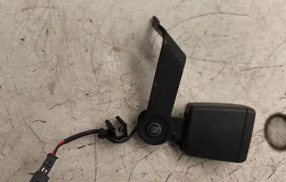 BMW 4 G22 G23 G24 G26 Rear seatbelt buckle 7442031