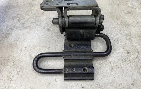 Audi A4 S4 B7 8E 8H Rear door lower hinge 8E0833411E