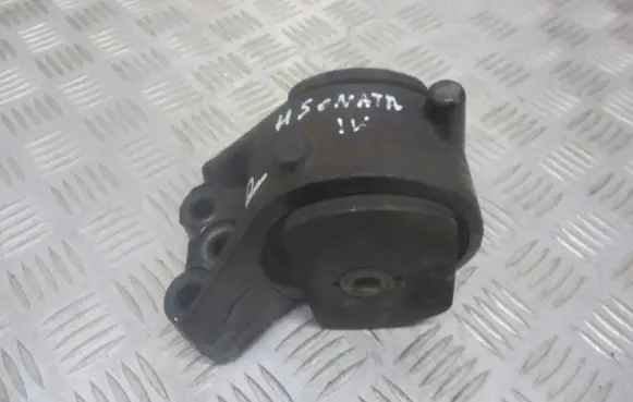 Hyundai Sonata Engine mounting bracket