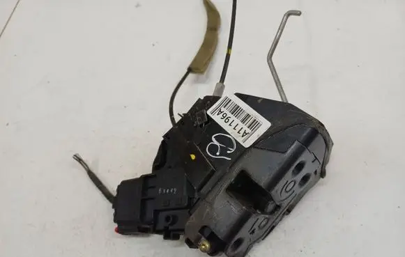 Mazda 3 I Front door lock 3N6AA21812D
