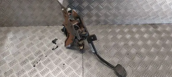 Ford Grand C-MAX Clutch pedal 