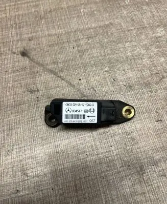 Mercedes-Benz CLK A209 C209 Airbag deployment crash/impact sensor A0018204426 004547 000022198