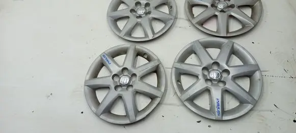 Toyota Prius (NHW20) R16 wheel hub/cap/trim 