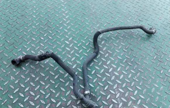 BMW 5 E60 E61 Engine coolant pipe/hose 7798498