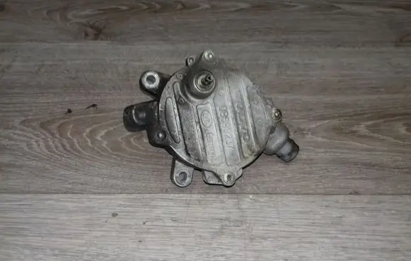 Volvo V70 Vacuum pump 08699237
