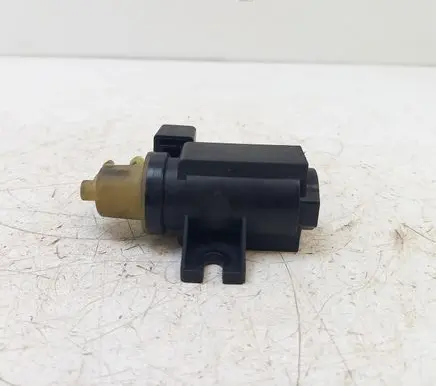 Mercedes-Benz B W245 Turbo solenoid valve A0061536628 10T267