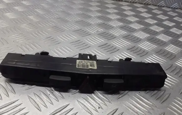 Opel Astra H Hazard light switch 13100105