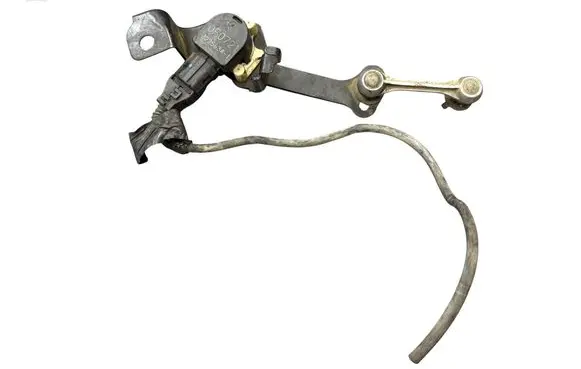 Toyota Land Cruiser (J200) Front air suspension height level sensor 8940660030