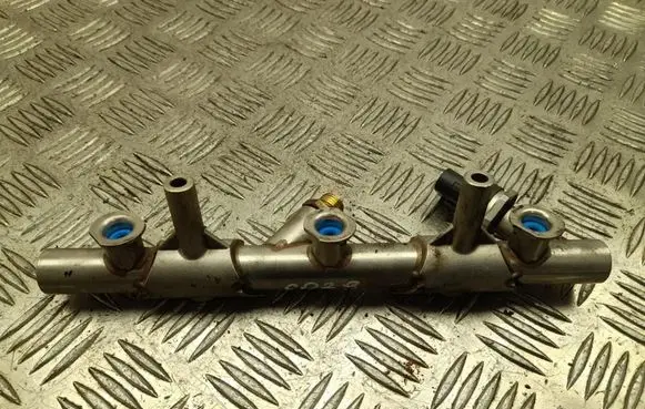 Audi Q7 4M Fuel distributor 06E089AH
