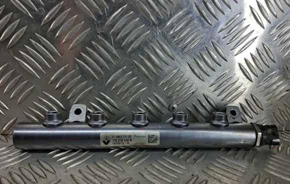 Nissan X-Trail T32 Fuel main line pipe 175210542R
