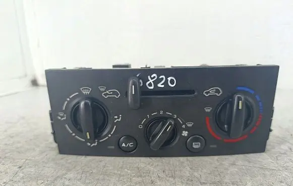 Peugeot 207 Climate control/heater control trim