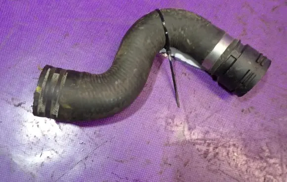 Audi A4 S4 B8 8K Engine coolant pipe/hose 8K0121101P