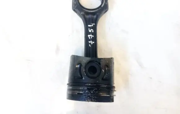 Volkswagen PASSAT B4 Piston with connecting rod