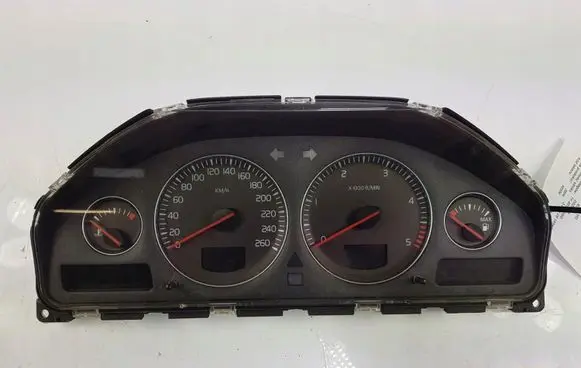 Volvo XC70 Speedometer (instrument cluster) 30746102