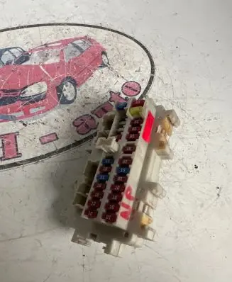 Nissan Pathfinder R51 Fuse module 0493EA00A