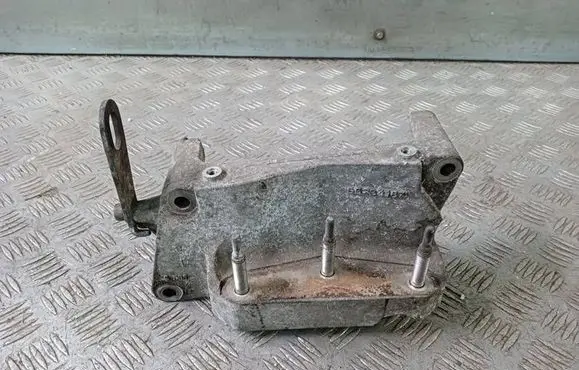 Suzuki Swift II Engine mount vacuum valve 55234187