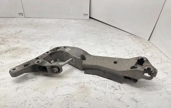 BMW M4 G82 G83 Gearbox mounting bracket 8089422 808942202