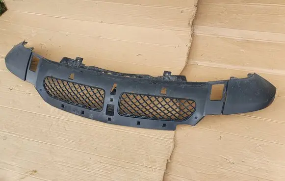 Front bumper lip