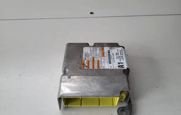 Toyota Avensis T270 Airbag control unit/module 8917005390