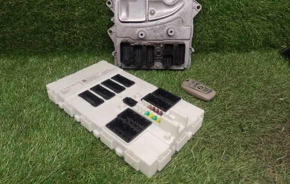 BMW 3 F30 F35 F31 Engine control unit/module ECU 7637461 763746101 9281827