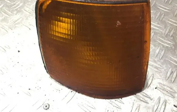 Volkswagen PASSAT B3 Front indicator light 133718