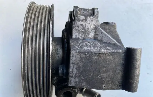 Audi A6 S6 C6 4F Power steering pump 06E145393