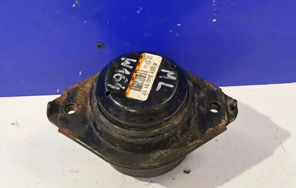 Mercedes-Benz ML W164 Engine mount bracket A2512403117