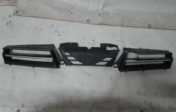 Alfa Romeo 156 Front bumper upper radiator grill