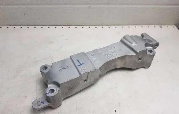 Citroen C5 Aircross Engine mounting bracket 9673585680