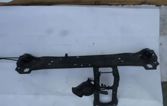 Mercedes-Benz C W203 Radiator support slam panel bracket 