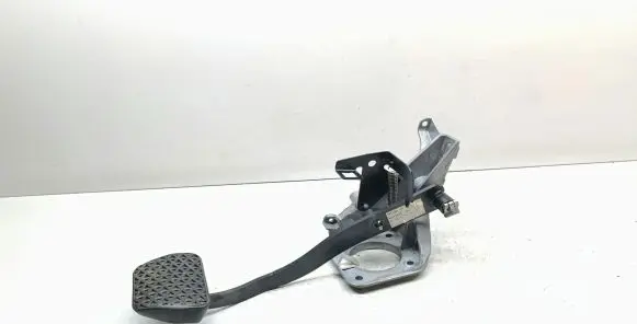 BMW X3 E83 Brake pedal 423110