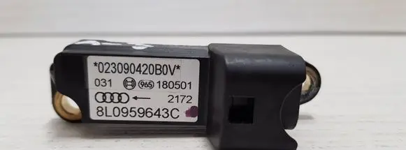 Audi A3 S3 8L Airbag deployment crash/impact sensor 8L0959643C 180501 023090420B0V